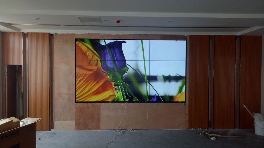 液晶拼接屏的主要應(yīng)用在安防監(jiān)控顯示領(lǐng)域