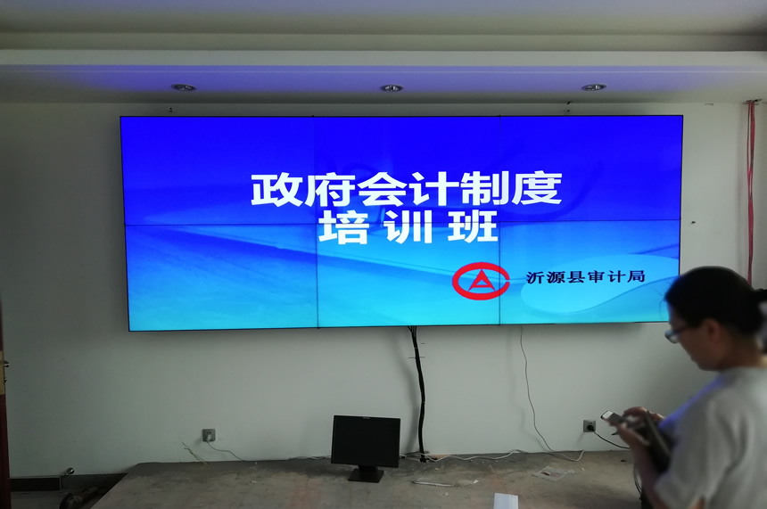 55寸超窄邊液晶拼接屏進(jìn)駐沂源縣審計(jì)局