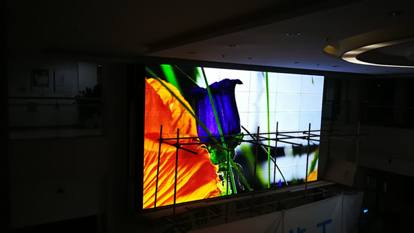 祝賀成都市某醫(yī)院6x6液晶拼接屏順利驗收