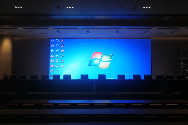 無縫拼接屏為大家?guī)砣碌臅h體驗